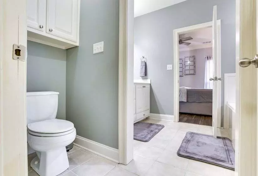 Canalfront Baton Rouge Home W/ Patio: 6 Mi To Lsu!