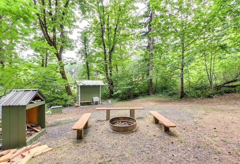 Charming Oregon Home W/ Private Pickleball Court!