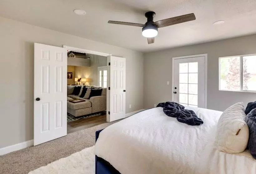 Community Perks & Patio: Sun Lakes Home!