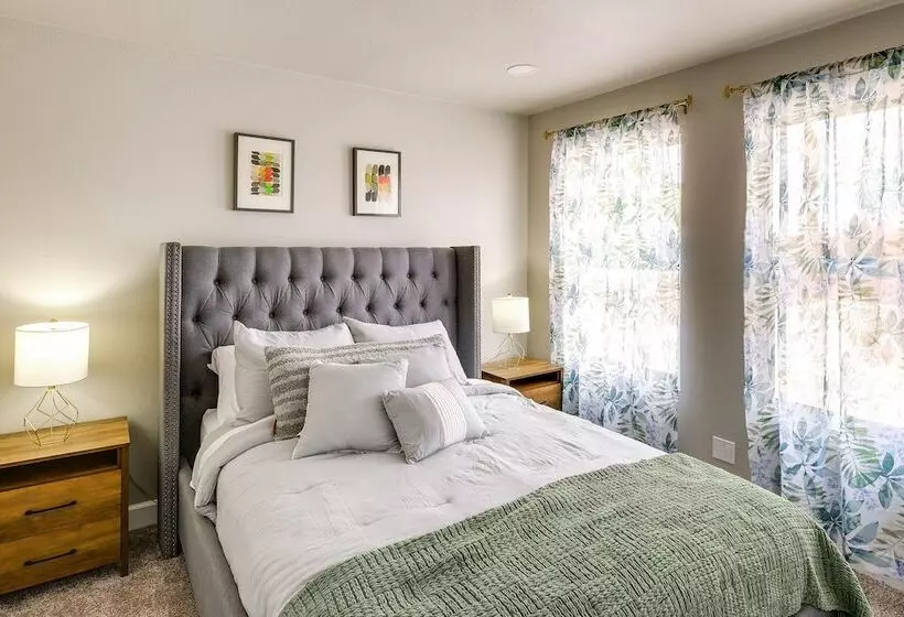 Community Perks & Patio: Sun Lakes Home!