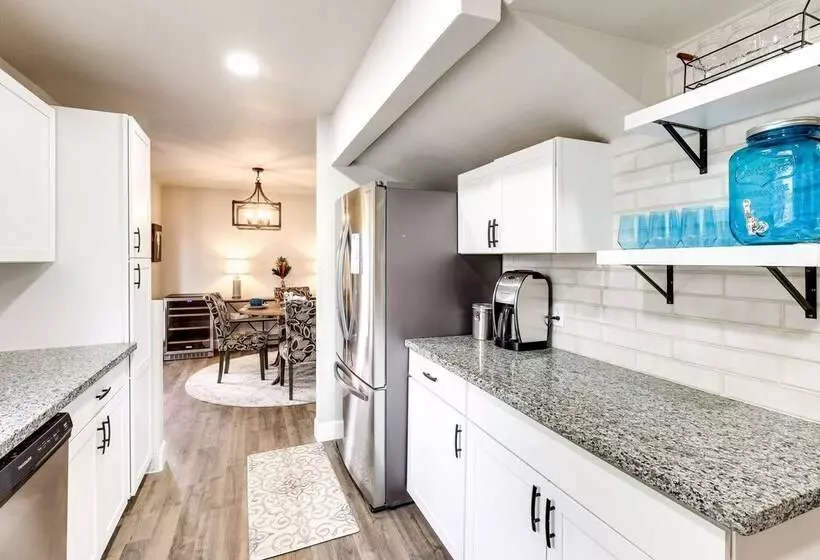 Community Perks & Patio: Sun Lakes Home!