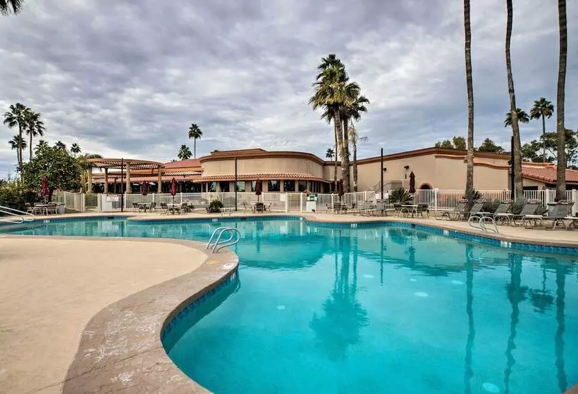 Community Perks & Patio: Sun Lakes Home!