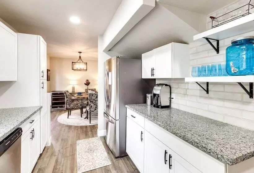 Community Perks & Patio: Sun Lakes Home!