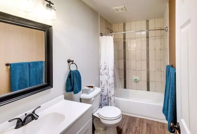 Community Perks & Patio: Sun Lakes Home!