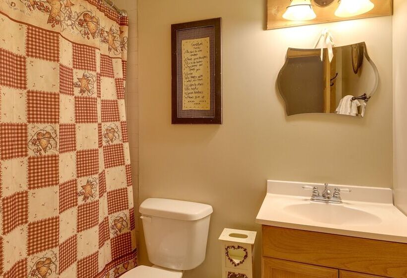 Fraziers Bottom Cabin On 800 Acres Of Land W/ Lake