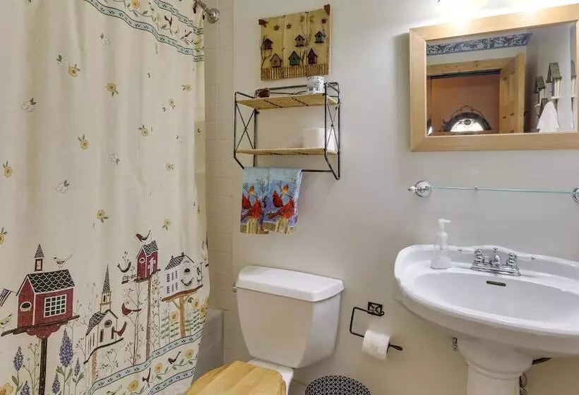 Fraziers Bottom Cabin On 800 Acres Of Land W/ Lake