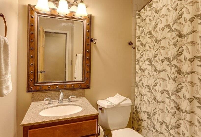 Fraziers Bottom Cabin On 800 Acres Of Land W/ Lake