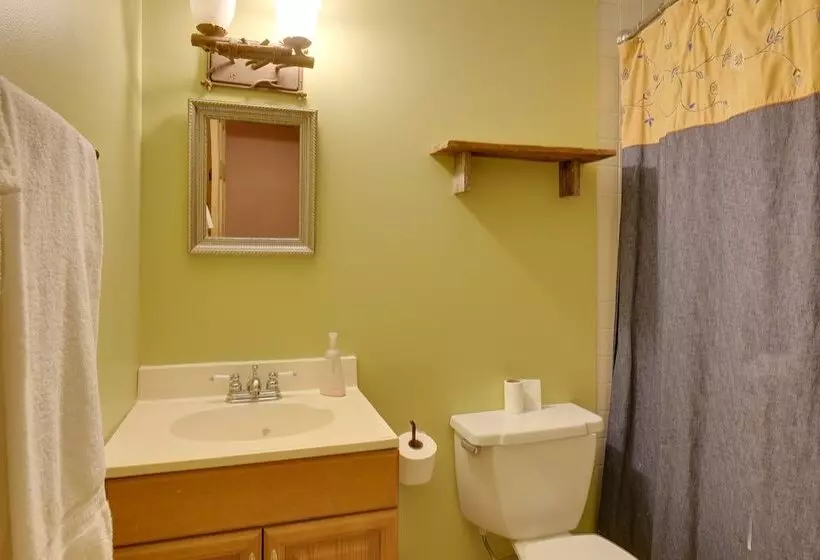 Fraziers Bottom Cabin On 800 Acres Of Land W/ Lake