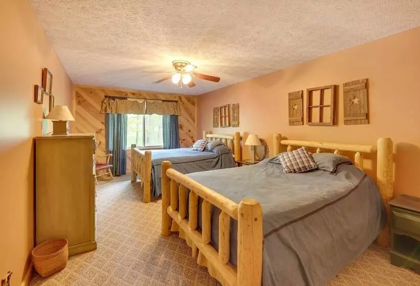 Fraziers Bottom Cabin On 800 Acres Of Land W/ Lake