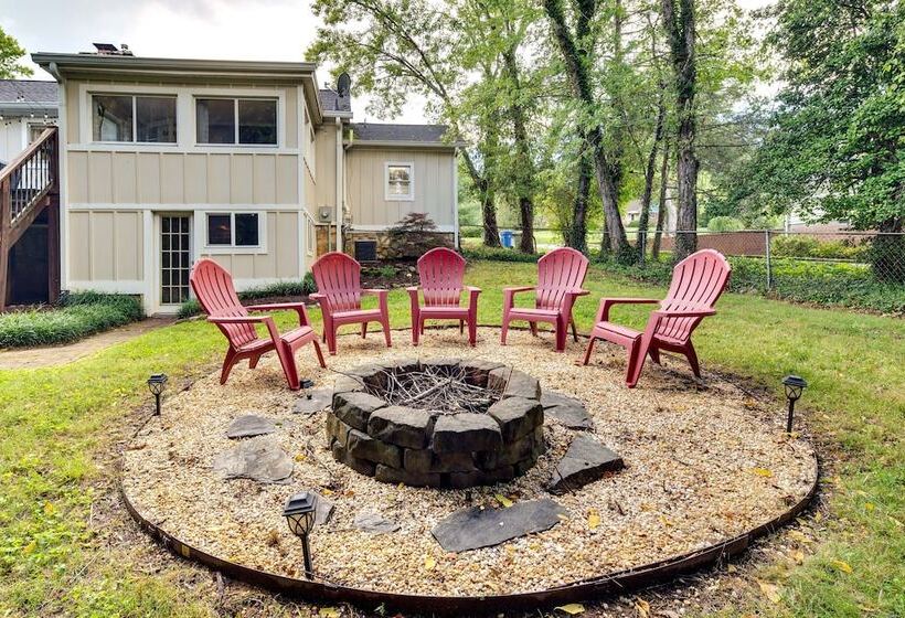 Hendersonville Haven W/ Fire Pit, Grill, Deck!