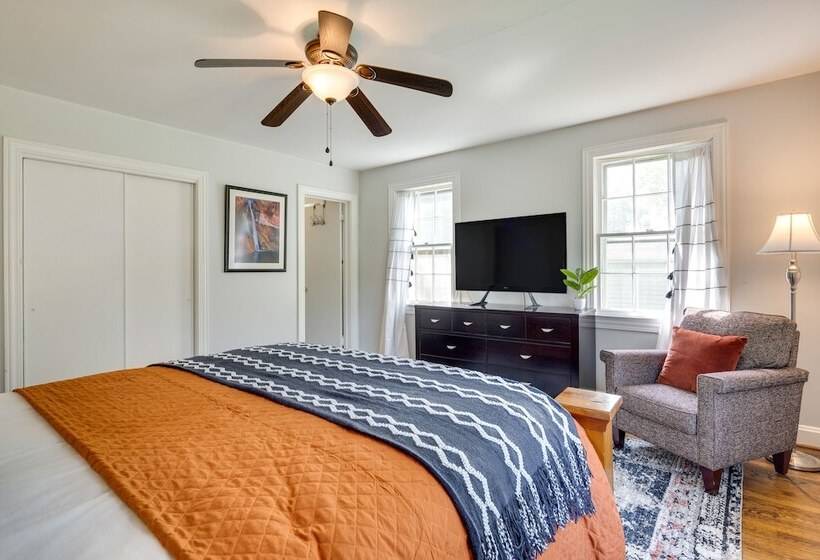 Hendersonville Haven W/ Fire Pit, Grill, Deck!