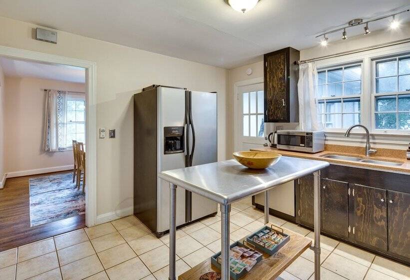 Hendersonville Haven W/ Fire Pit, Grill, Deck!