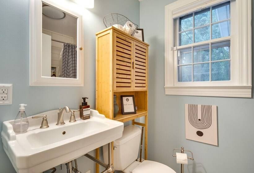 Hendersonville Haven W/ Fire Pit, Grill, Deck!