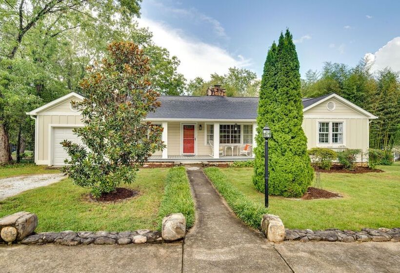 Hendersonville Haven W/ Fire Pit, Grill, Deck!