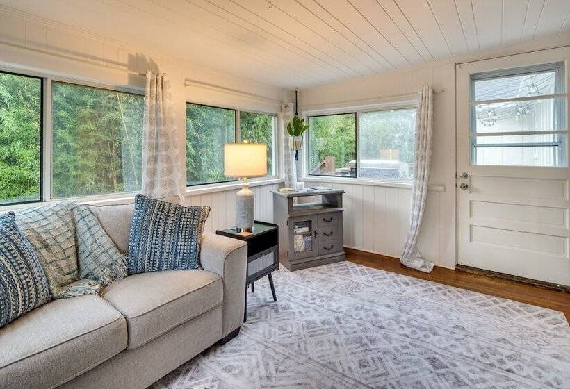 Hendersonville Haven W/ Fire Pit, Grill, Deck!