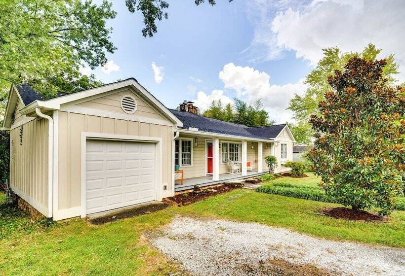 Hendersonville Haven W/ Fire Pit, Grill, Deck!