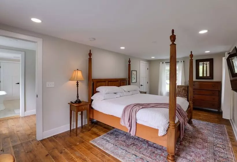 Historic Erwinna Vacation Home Near Delaware River