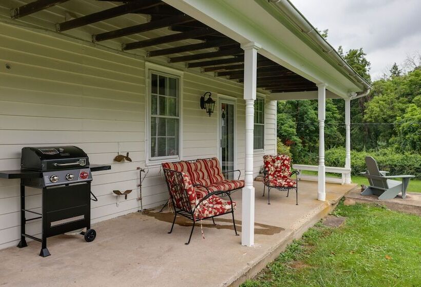 Historic Erwinna Vacation Home Near Delaware River