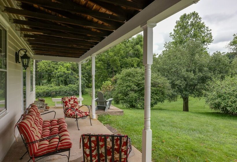 Historic Erwinna Vacation Home Near Delaware River