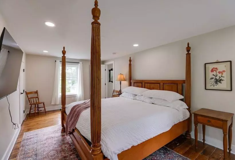Historic Erwinna Vacation Home Near Delaware River