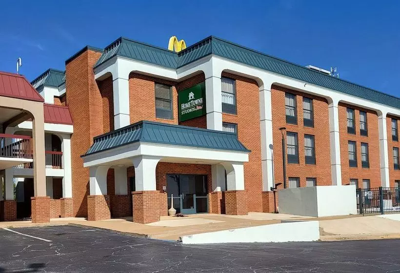 ホテル Hometowne Studios By Red Roof Prattville