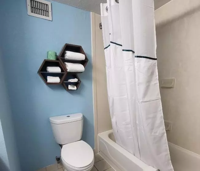 ホテル Hometowne Studios By Red Roof Prattville