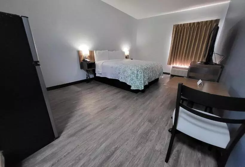 ホテル Hometowne Studios By Red Roof Prattville