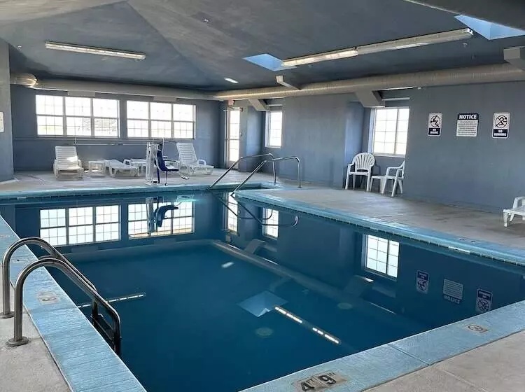 Hotelli Sugar Creek Inn & Suites