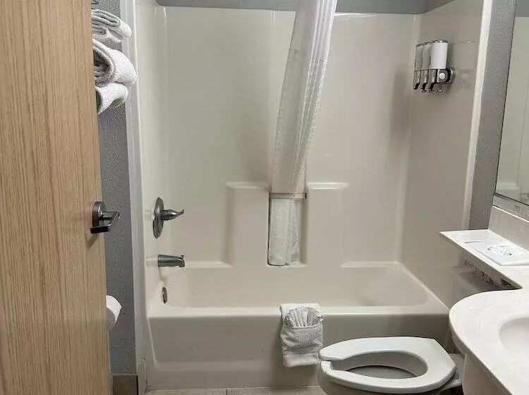 Hotelli Sugar Creek Inn & Suites