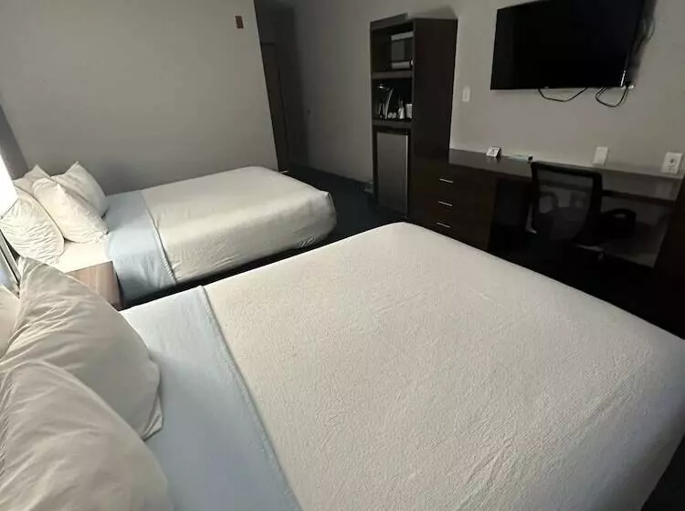 Hotelli Sugar Creek Inn & Suites