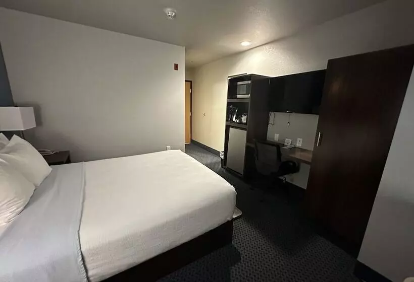 Hotelli Sugar Creek Inn & Suites