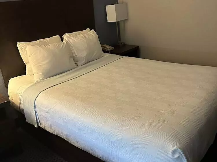 Hotelli Sugar Creek Inn & Suites