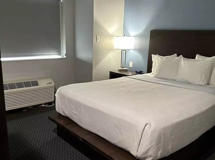 Hotelli Sugar Creek Inn & Suites