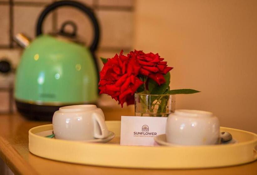 هتل Sunflower Apartments & Studios