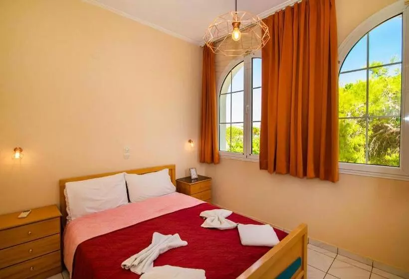 هتل Sunflower Apartments & Studios