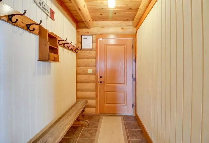 Lake Vermilion Cabin W/ Private Dock + Fire Pit!