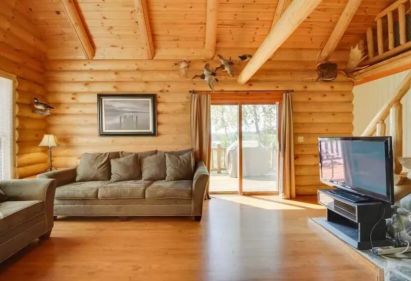 Lake Vermilion Cabin W/ Private Dock + Fire Pit!