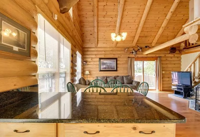 Lake Vermilion Cabin W/ Private Dock + Fire Pit!