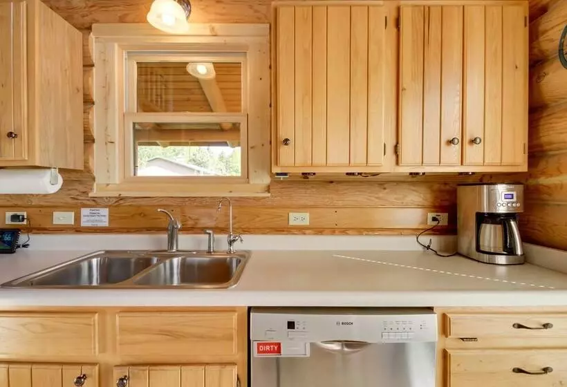 Lake Vermilion Cabin W/ Private Dock + Fire Pit!