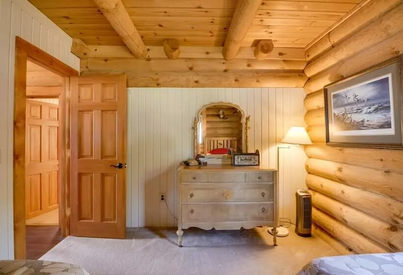 Lake Vermilion Cabin W/ Private Dock + Fire Pit!