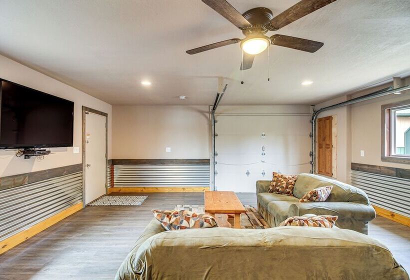 Lake Vermilion Cabin W/ Private Dock + Fire Pit!