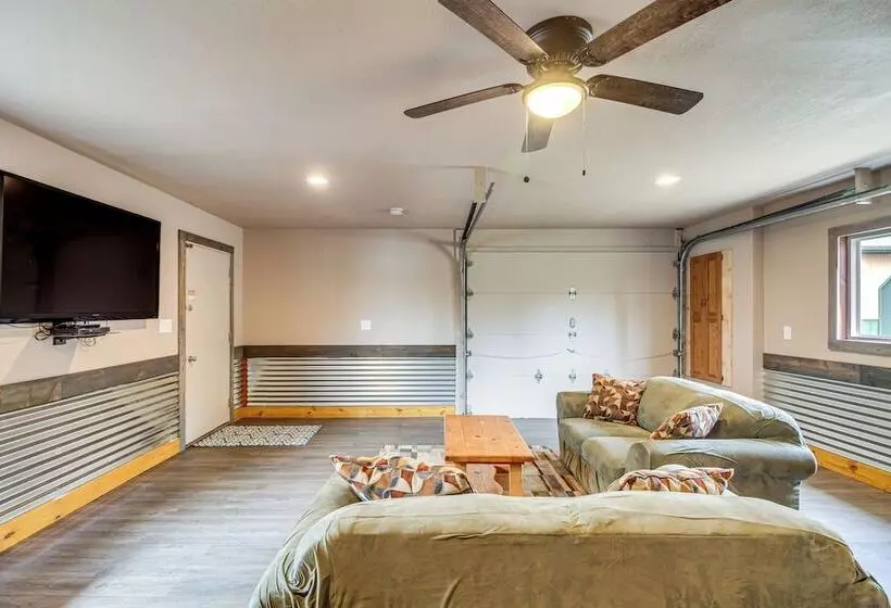 Lake Vermilion Cabin W/ Private Dock + Fire Pit!