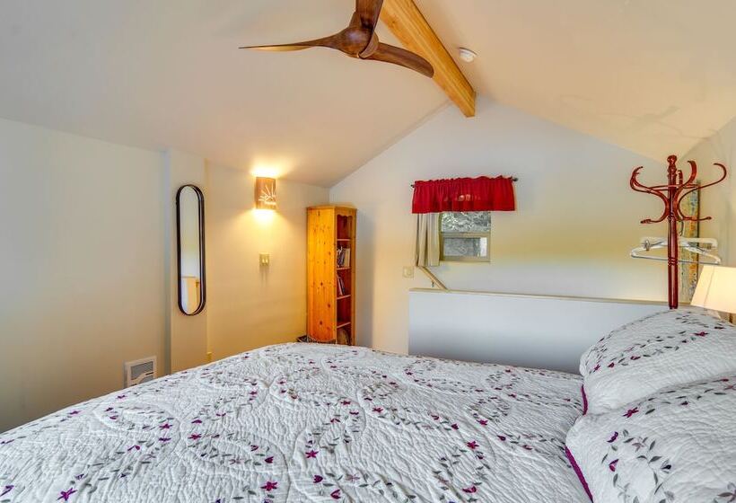 Lakefront Snohomish Cottage W/ Private Dock!