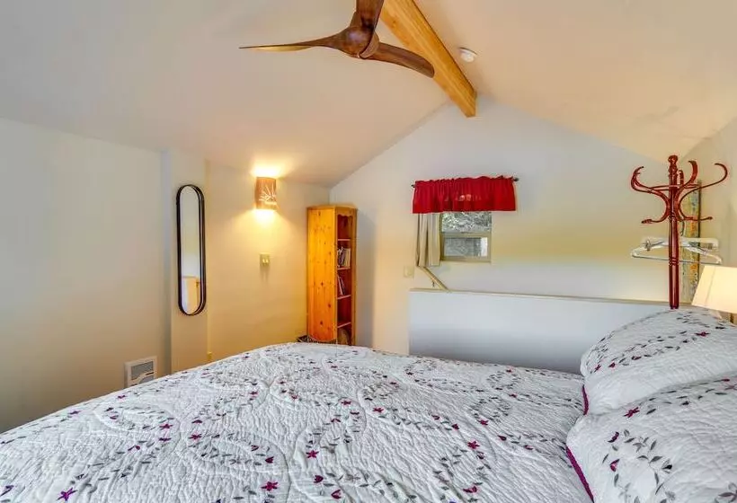 Lakefront Snohomish Cottage W/ Private Dock!