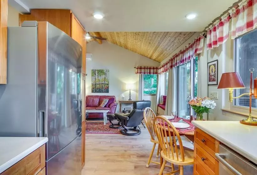 Lakefront Snohomish Cottage W/ Private Dock!