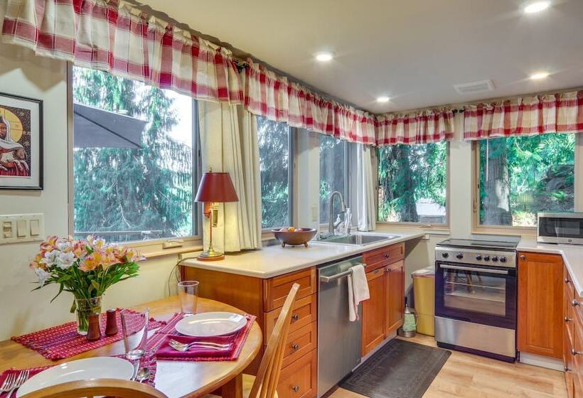 Lakefront Snohomish Cottage W/ Private Dock!