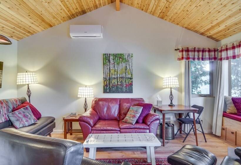 Lakefront Snohomish Cottage W/ Private Dock!