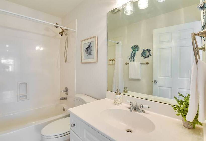 Lemoncello Cottage: Walk To Blue Mountain Beach!