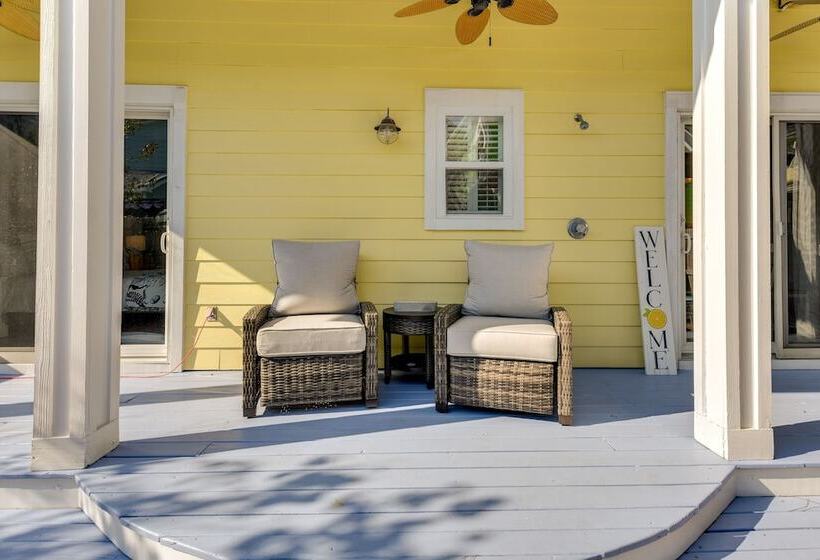 Lemoncello Cottage: Walk To Blue Mountain Beach!