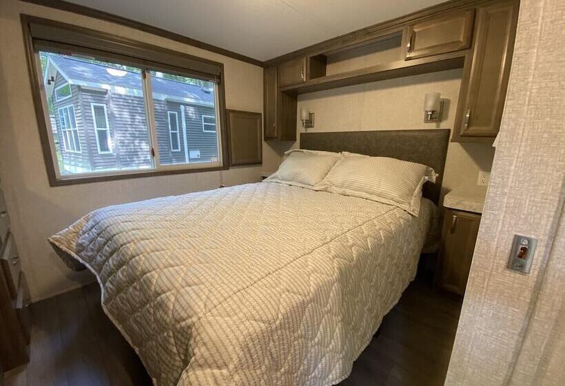 Lincolnwood Tiny House 12